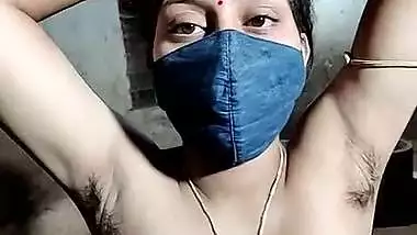 Village Bhabhi pressing her big boobs