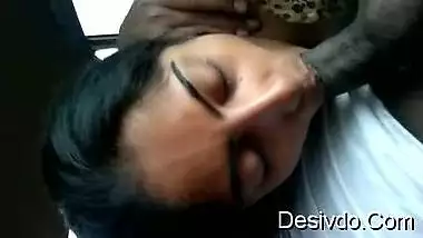 Desi girl sucking boss dick in car