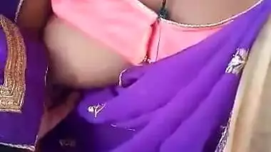Desi Bhabhi with younger lover in park