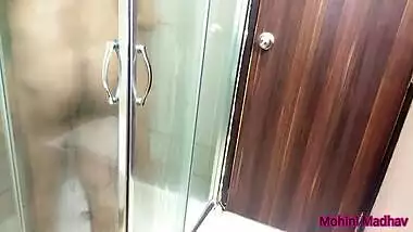 Hindi XXX Audio! Indian aunty nude bath with neighbour uncle