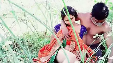Village Bhabhi gets fuck outdoors in the bush in local sex