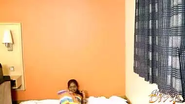 Indian Slut Babe Divya Lying Naked Fingering Pussy Squirt Porn