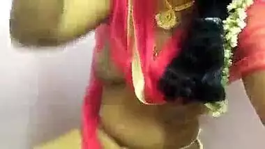 Tamil Bhabhi Showing Nude Body And Making Selfie