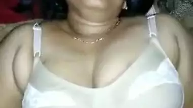 Chubby hot Desi Bhabhi naughty sex video