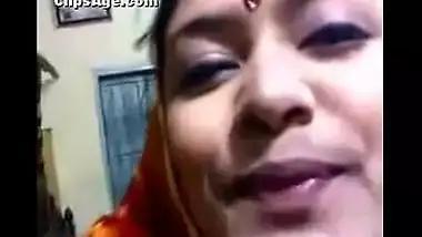 Bangladeshi school teacher bhabhi exposed off her saree and blouse