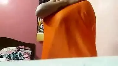 desi horny girl showing and playing her big boobs in yellow saree