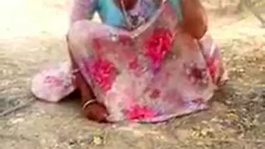 Dehati mature pussy pissing outdoors MMS sex video