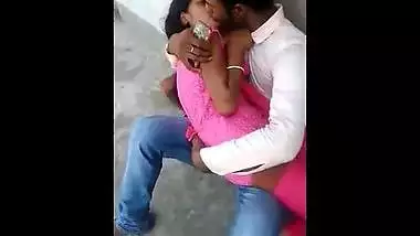 Desi lover kissing seen in open place