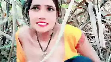 Sexy Village Bhabhi Gets Hot Sex in Sugarcane Field
