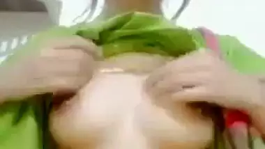 Sexy girl says sorry to her lover by sending her nude MMS