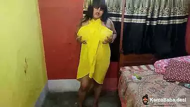 Big ass Kolkata aunty fucks her pussy with cucumber