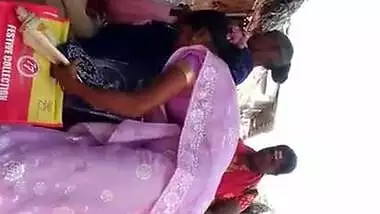 Desi hot tamil aunty boobs 1