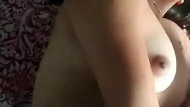 Sexy boobed desi beauty ki naked MMS clip