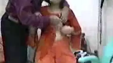 Sexy mature pakistani aunty fucked in clinic
