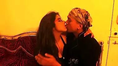 Desi porn video of Bhabhi and husband friend hot sex