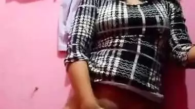 Village girlfriend showing boobs to her Boyfriend