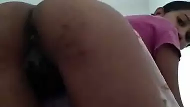 Desi nude girl shows her big ass on a cam