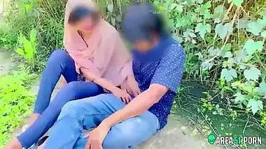 Very risky public fuck with very shy college desi girl caught on camera mms