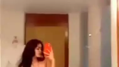 Sexy GF nude pics and viral nude videos spread
