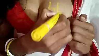 Sexy Bhabhi Showing her big juicy boobs seducing