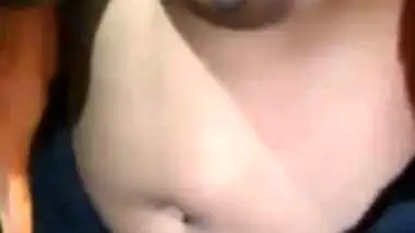 Desi wife show her big boob