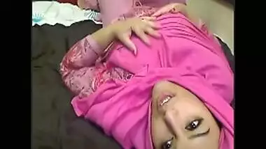 Pakistani girl Noreens first webcam performance