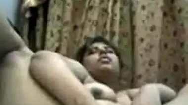 Horny Paki Girl Masturbating