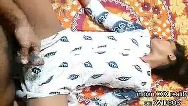 Chodoo mal fucked White Kurti bhabhi Ji while sleeping, with Hindi dirty audio