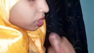 pakistani muslim girl with hijab sucking 1
