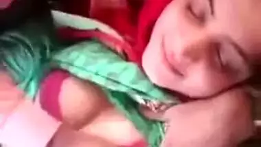 Elegant lover licks Desi girl's boobies in the cheating porn video