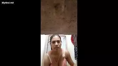 anushka bhabi record her nude selfie
