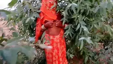 Desi village aunty fucking in field