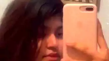 Beauty showing big boobs video as status message