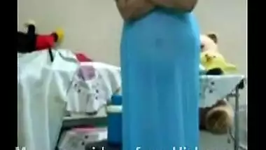indian aunty showing sexy mall
