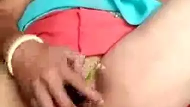 Dehati sexy wife masturbating pussy video