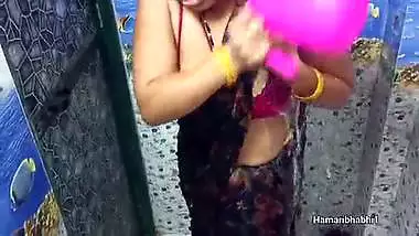 Indian hot desi sexy bhabhi bathing.