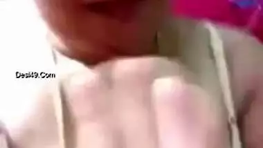 Cheating Indian wife demonstrates nipples to a stranger admirer
