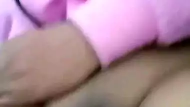 A horny guy fingers his GF’s wet pussy in Tamil bf