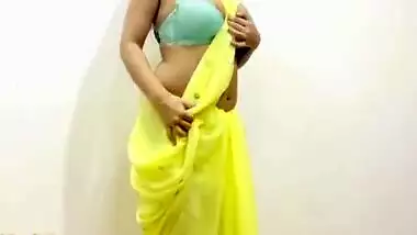 Saari Mein Indian Girl Ki Chutt Chudai Or Gaand Lene Ka Mzza