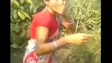 Desi village bhabhi outdoor sex with hubby’s friend