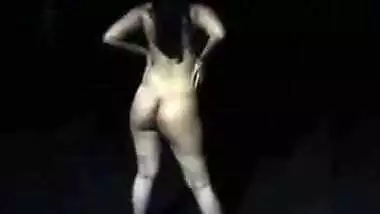 Hot Indian Babe Priya Nude Outdoor Show-1