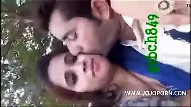 Pressing Boobs Of Sexy Pakistani Aunty In Park