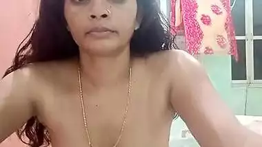 Bhabhi Showing Boobs and Ass