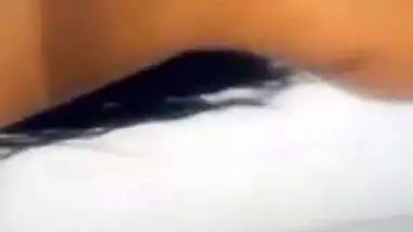 HORNY DESI NRI BABE BATHING SELFIE VIDEO