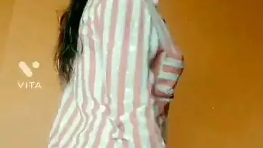 Sexy Desi Girl Showing Pussy