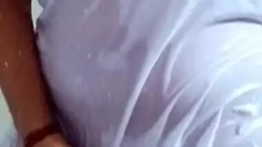 Stepmom squirting under shower viral video