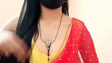 Live streaming cam girl showing sexy round boobs