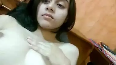 Hot And Sexy College Babe Making Nude Vdo