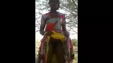 Desi village aunty exposing her cunt to the strangers