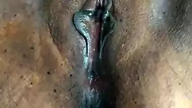 Aunty Spreading Her wet Pussy so juicy